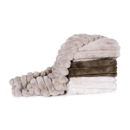 Lux Faux Fur Throw – Ultra-Soft & Stylish Pet Blanket