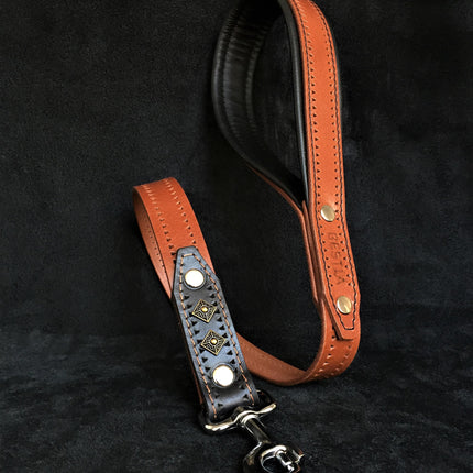 the "Balteus" brown leash