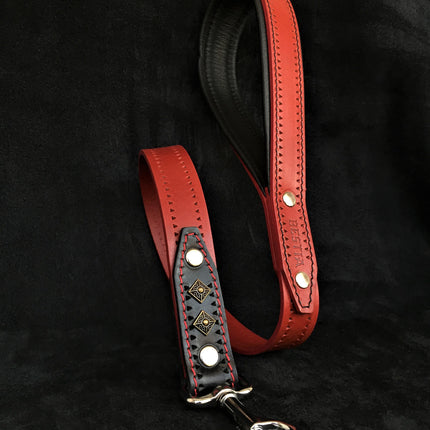 The "Balteus" red leash