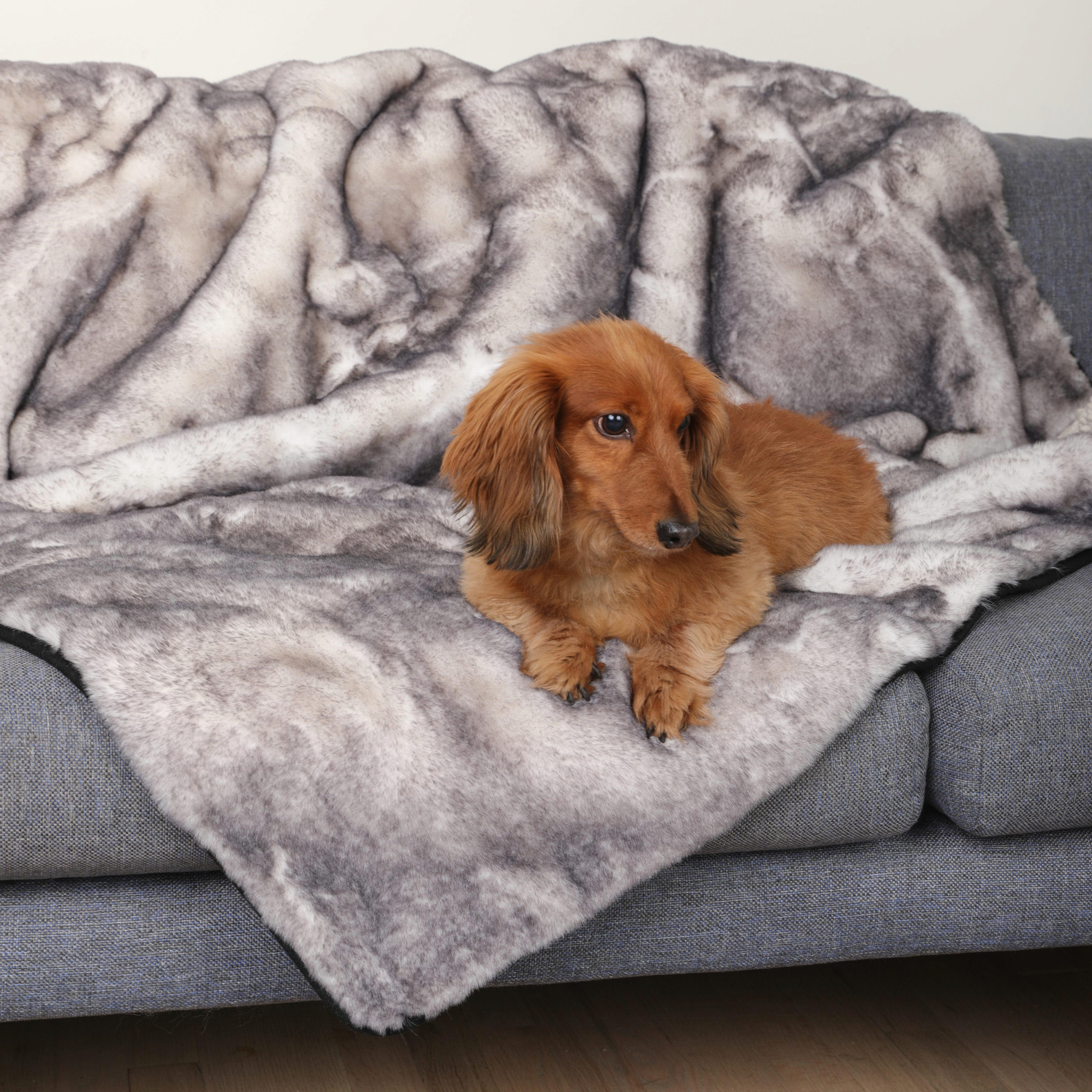 PupProtector™ Luxe Waterproof Faux Fur Blanket - Ultra Soft Chinchilla