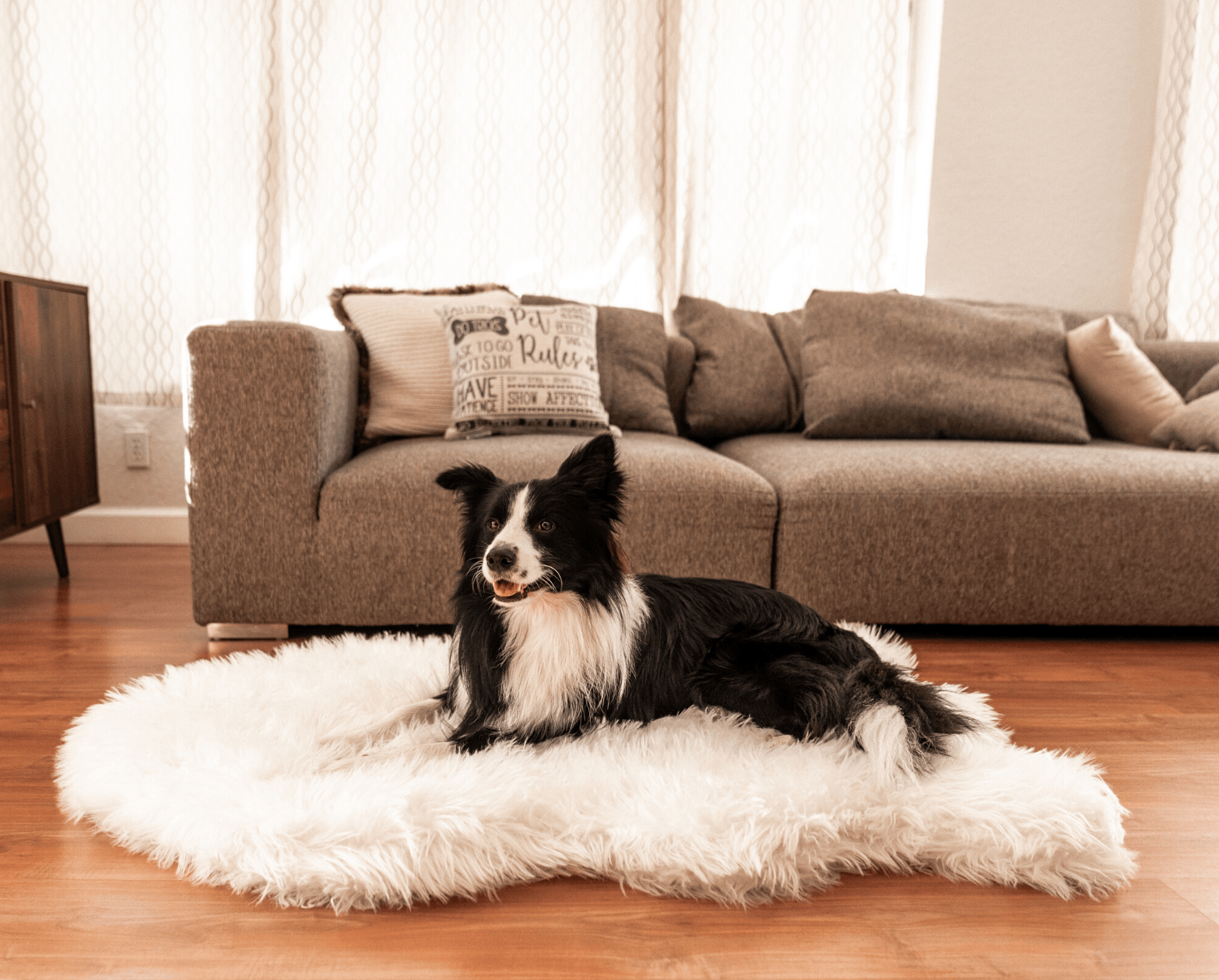 PupRug Faux Fur Orthopedic Dog Bed - Curve Polar White