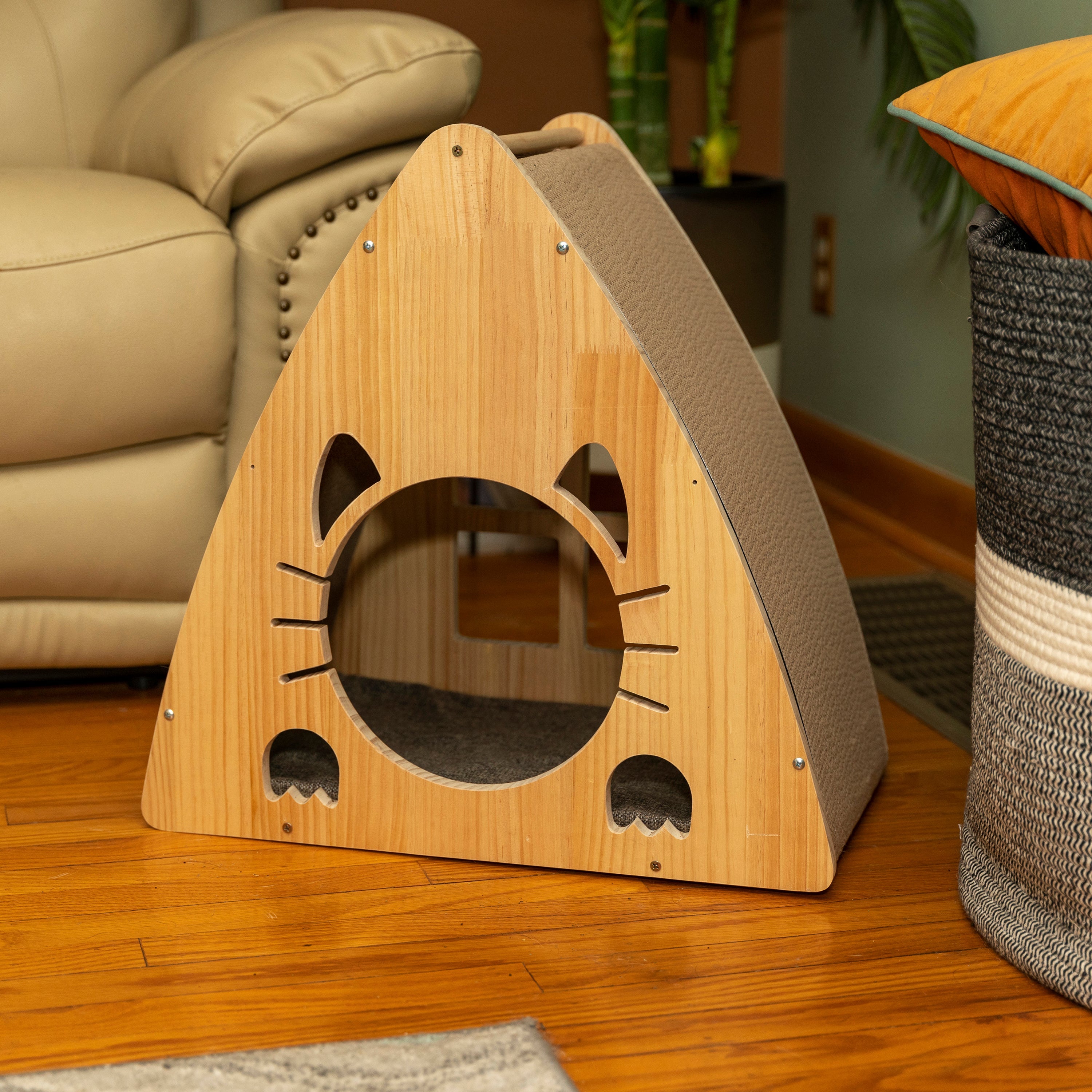 Armarkat Real Wood Medium Triangular Natural Solid Wood Cat Condo