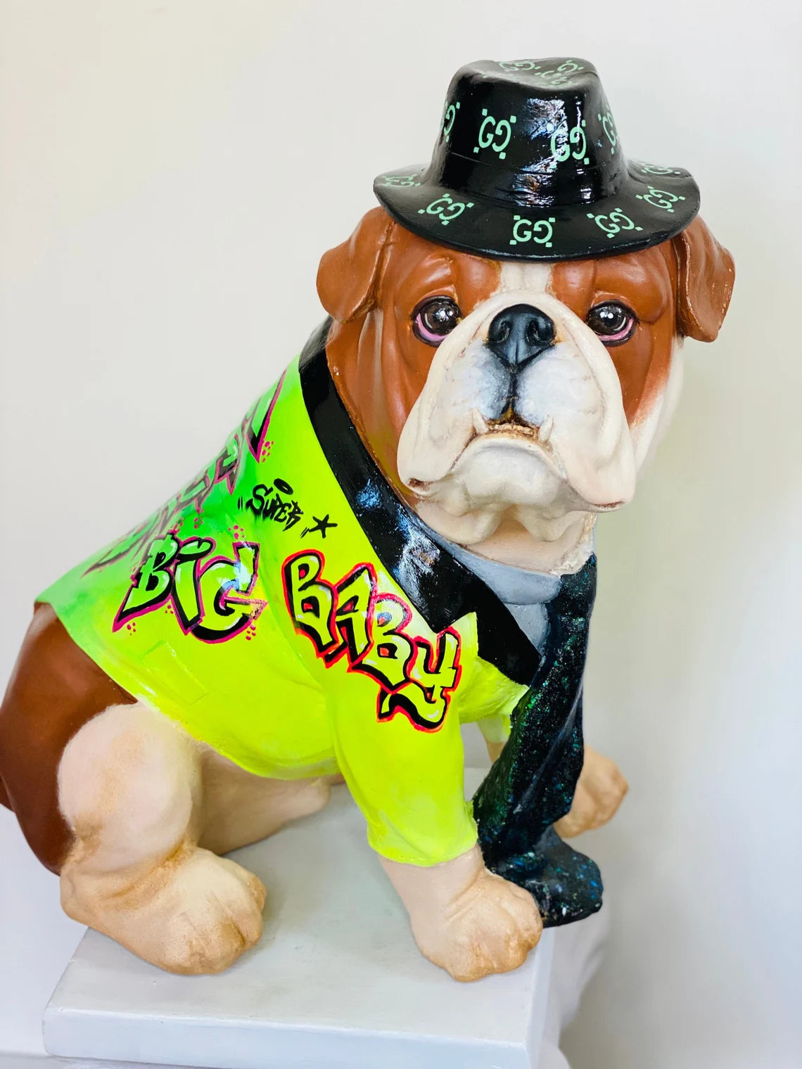 Bulldog with luxury Hat Statue HT Animal Supply