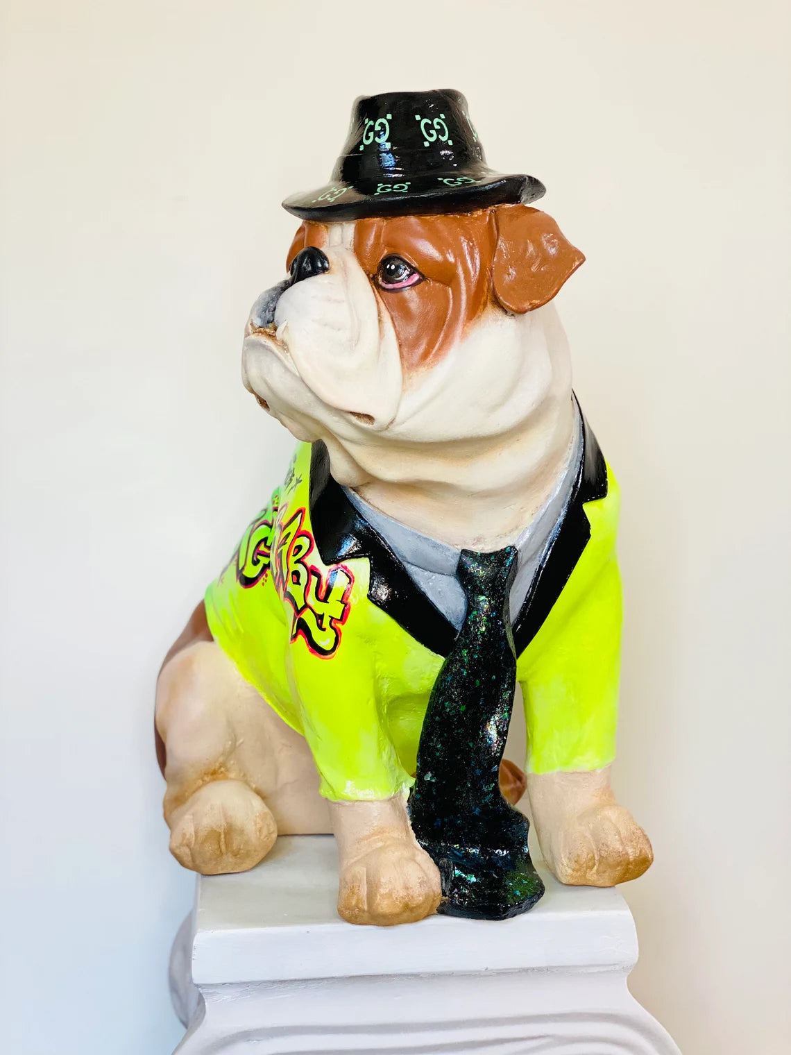 Bulldog with luxury Hat Statue HT Animal Supply