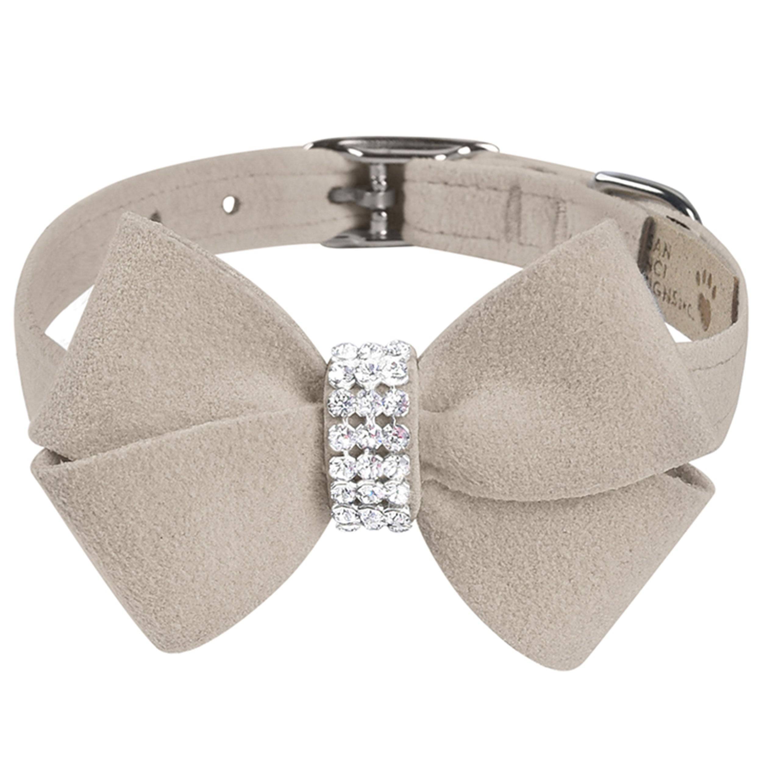 Nouveau Bow Collar Doe