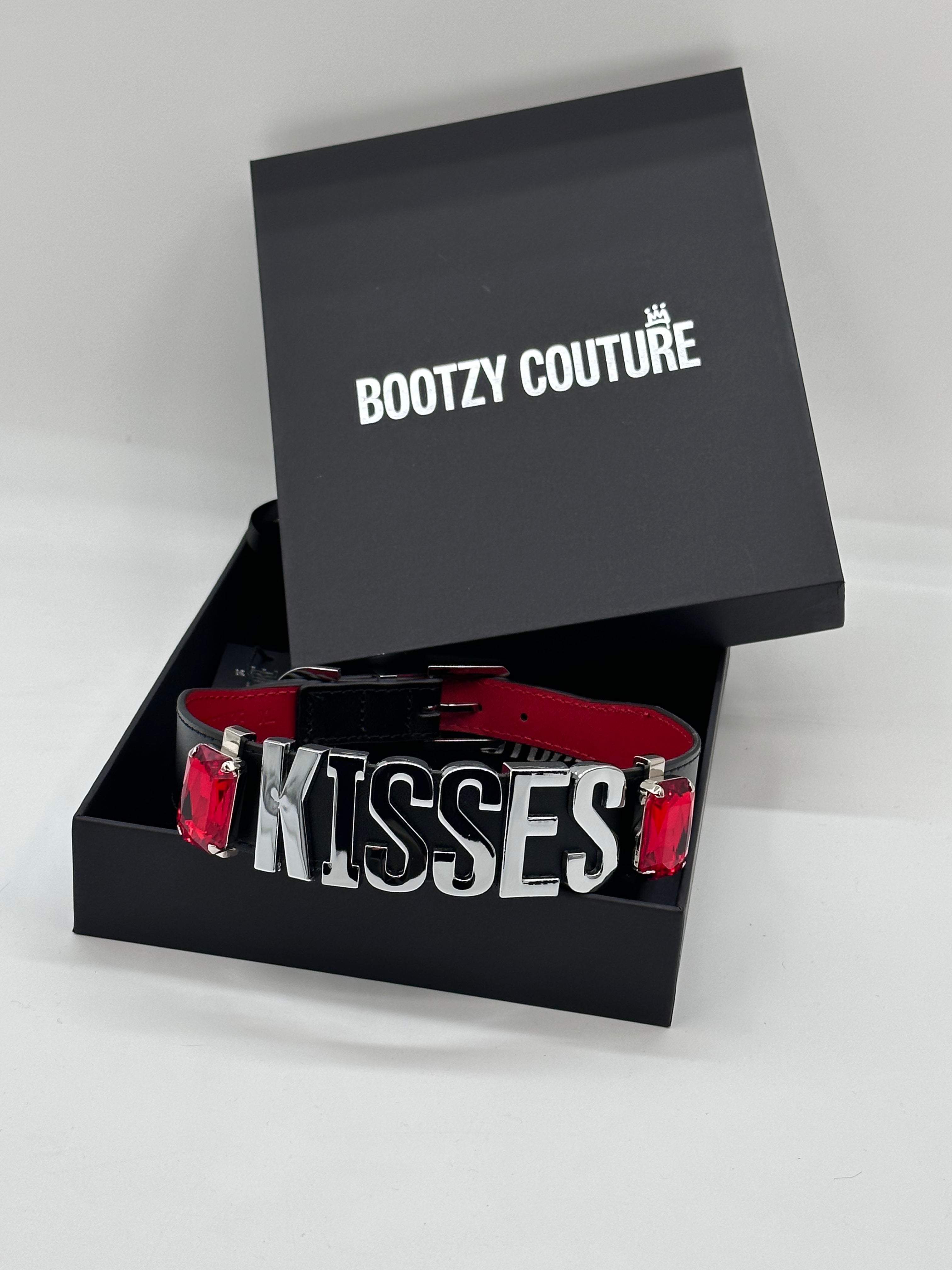 KISSES COLLAR