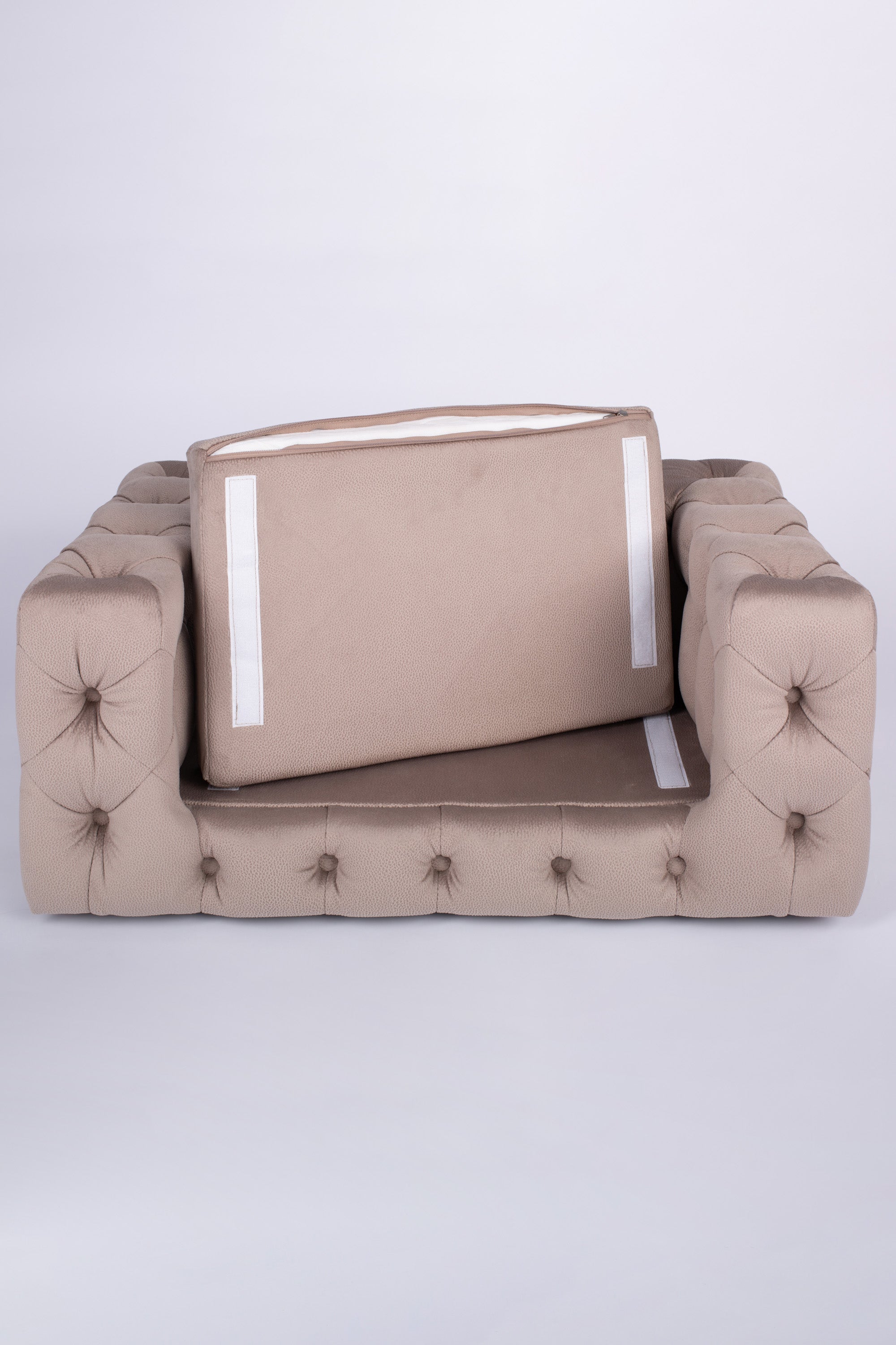 The Glamour Luxury Pet Bed in Pink