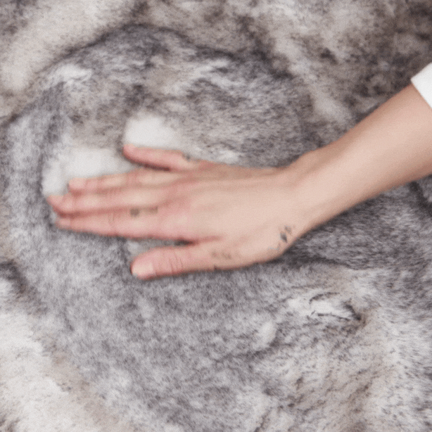 PupProtector™ Luxe Waterproof Faux Fur Blanket - Ultra Soft Chinchilla