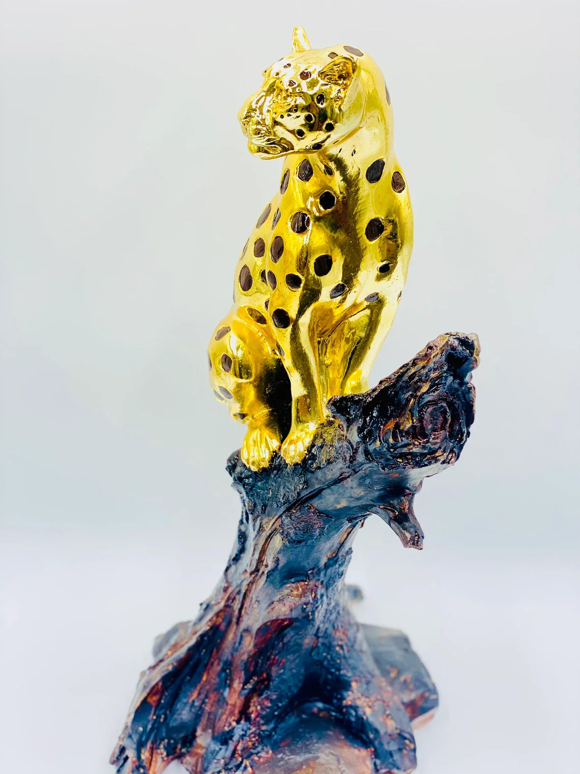 Luxurious Leopard Statue