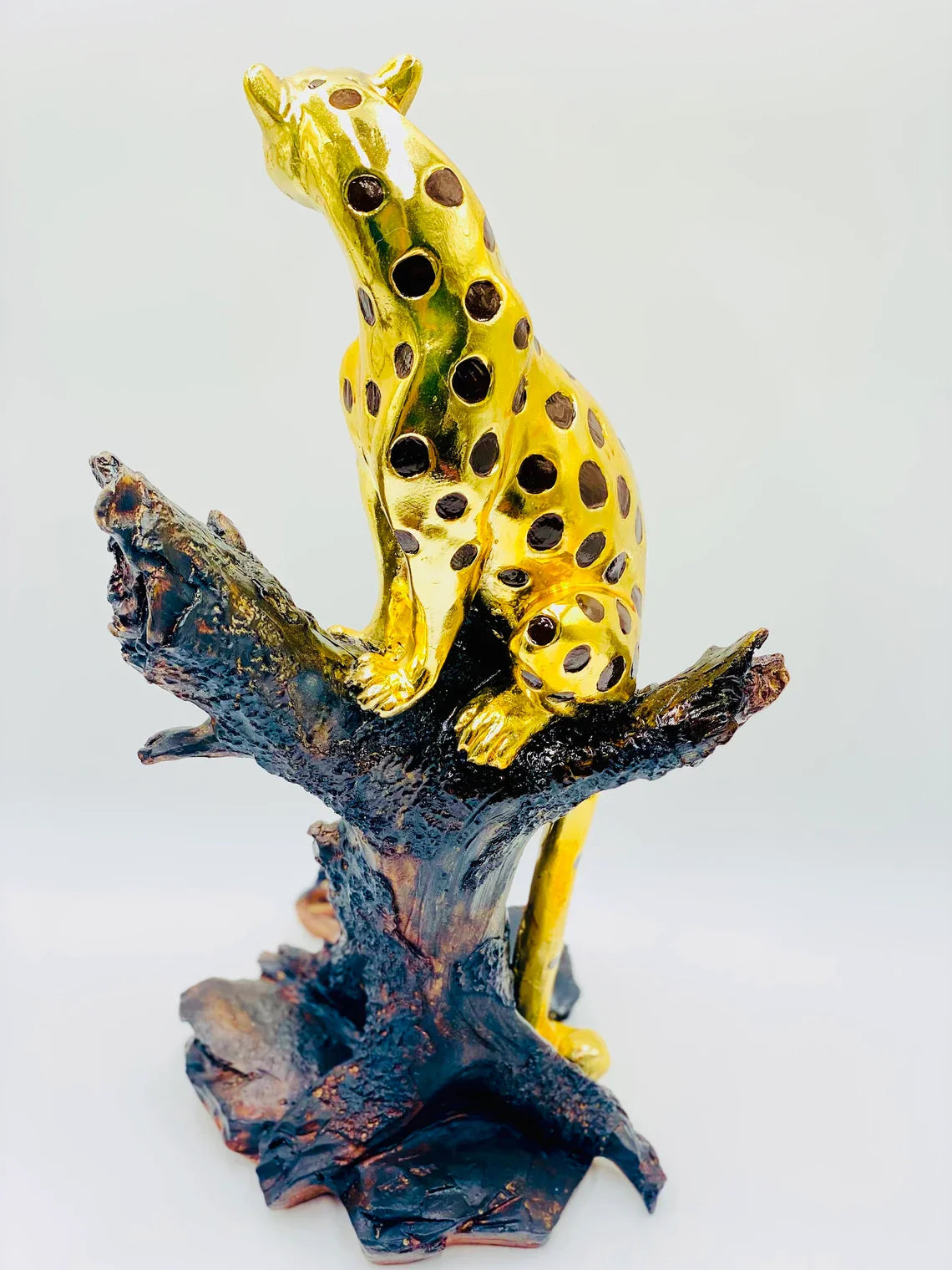 Luxurious Leopard Statue