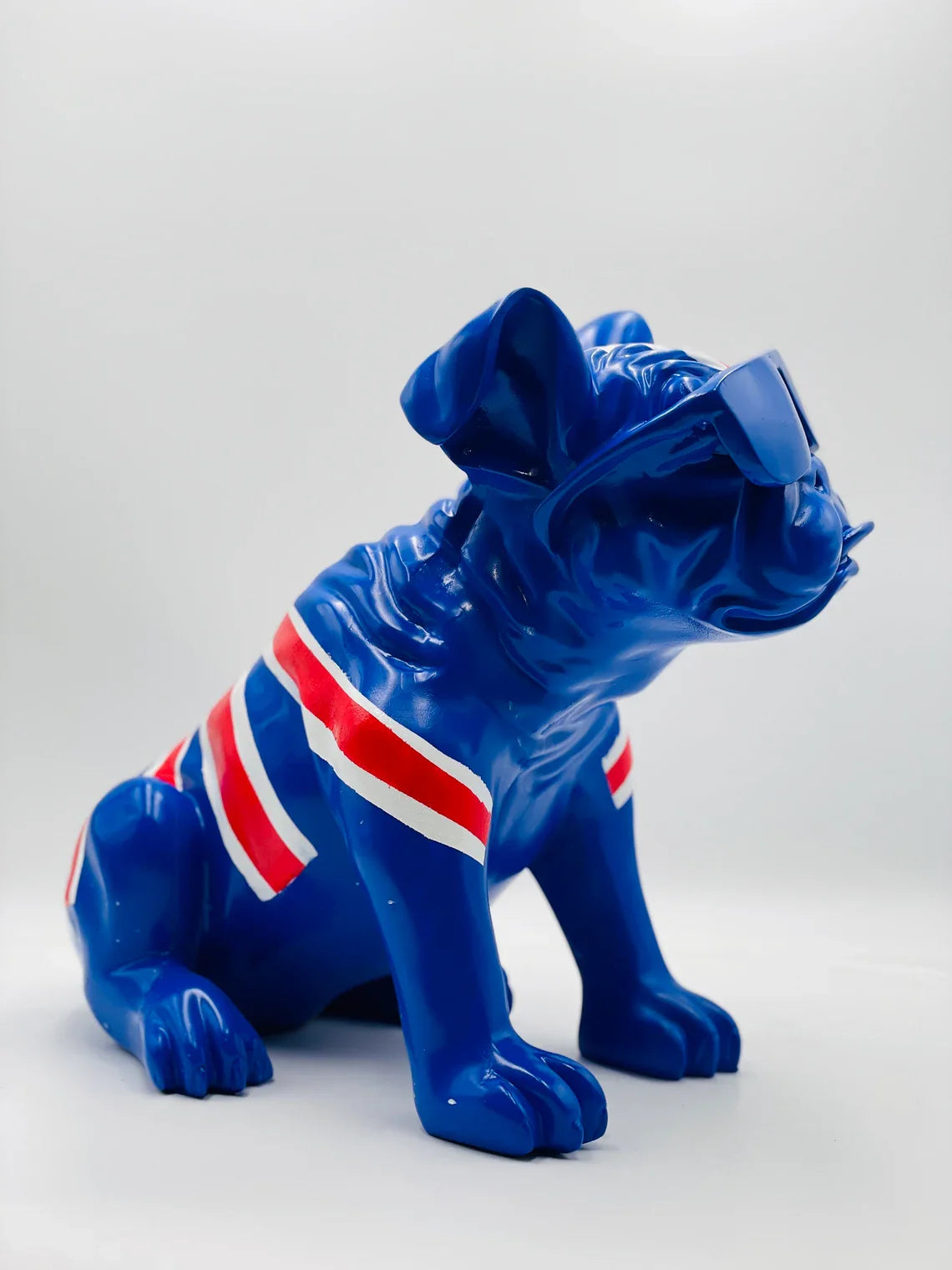 British Lover Bulldog Statue