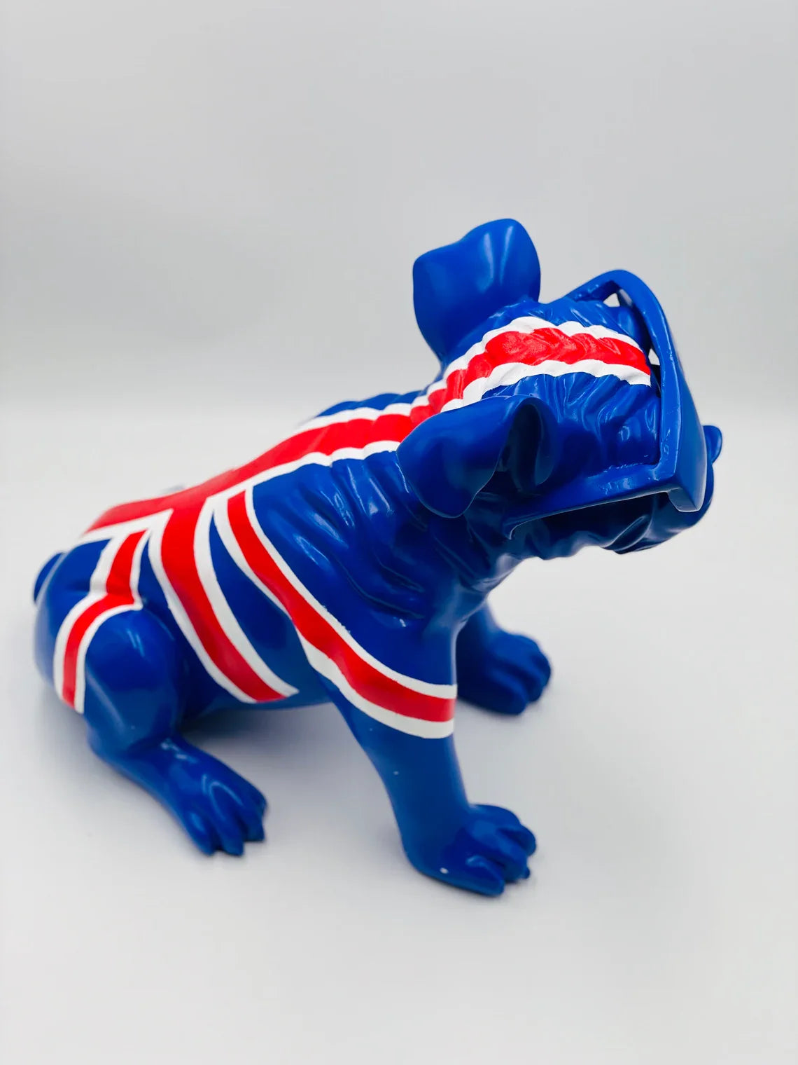 British Lover Bulldog Statue