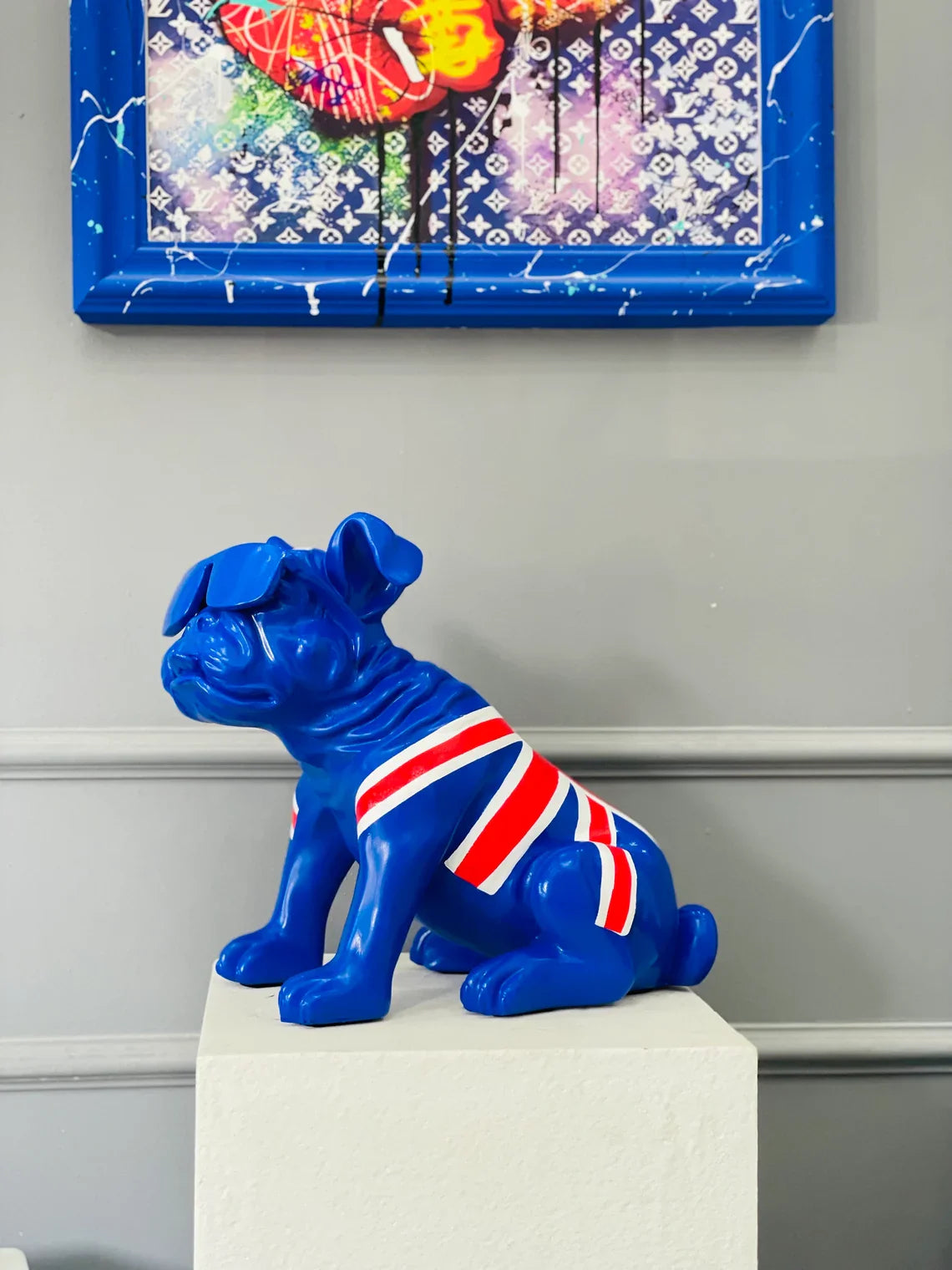 British Lover Bulldog Statue