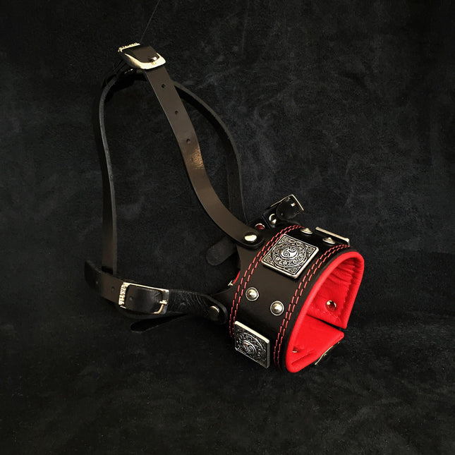 The "Eros" muzzle black & red